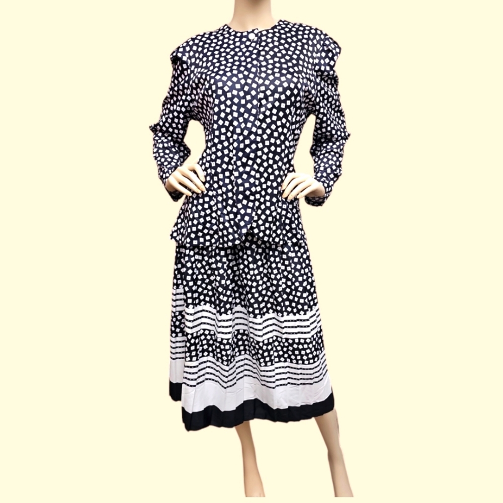 Ladies, beautiful 2 piece blue white and black dress
